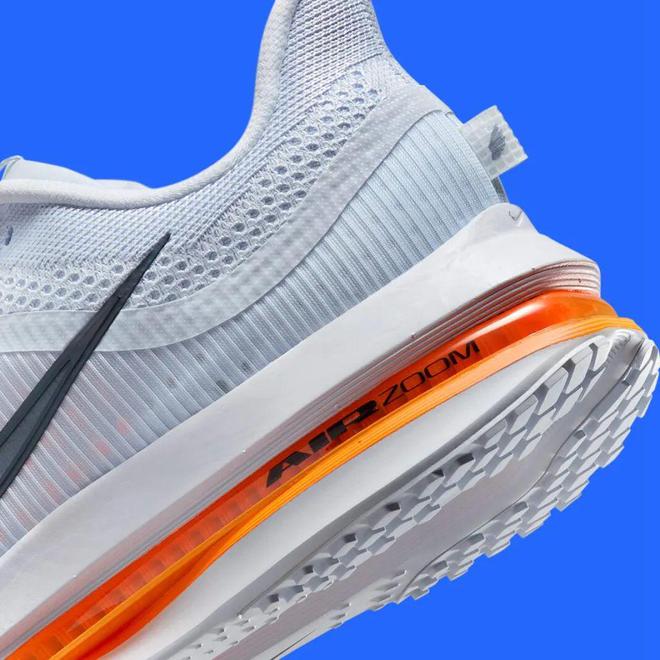Nike跑鞋把能给的都给足了球盟会网站入口配置诱人！这双(图2)