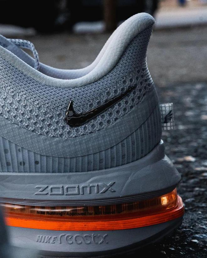 Nike跑鞋把能给的都给足了球盟会网站入口配置诱人！这双(图5)
