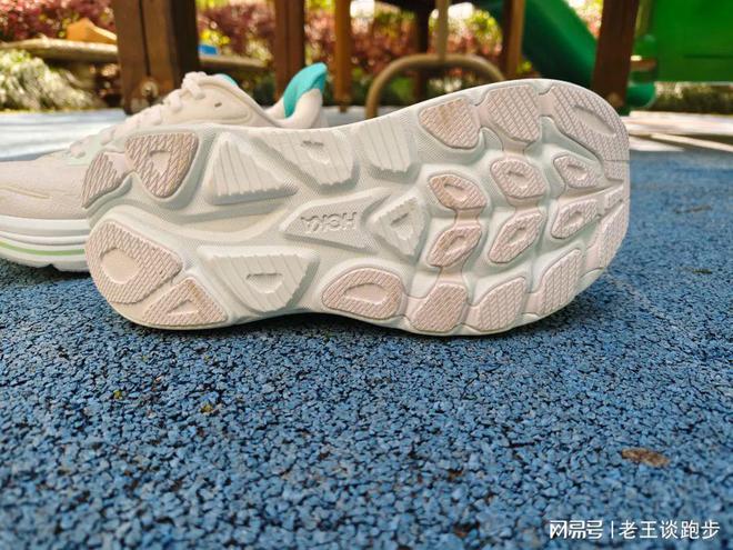 10：恰到好处的卓越跑鞋HOKA CLIFTON(图4)