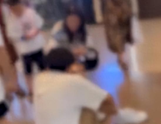 巨大知情人透露：是因一杯奶茶扬州女子商场跳楼现场惨烈声音(图2)