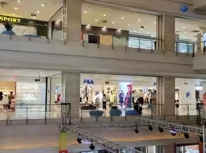巨大知情人透露：是因一杯奶茶扬州女子商场跳楼现场惨烈声音(图7)